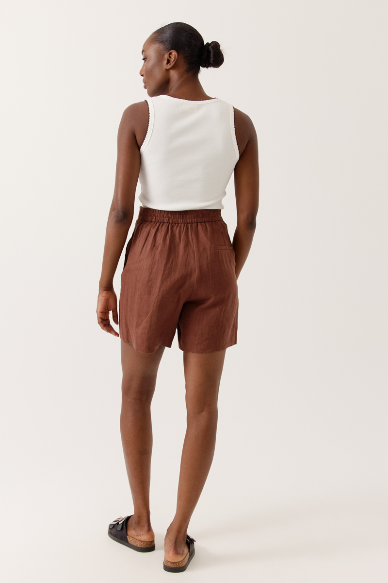 PANTALÓN CORTO IMERA COLOR MARRÓN 1